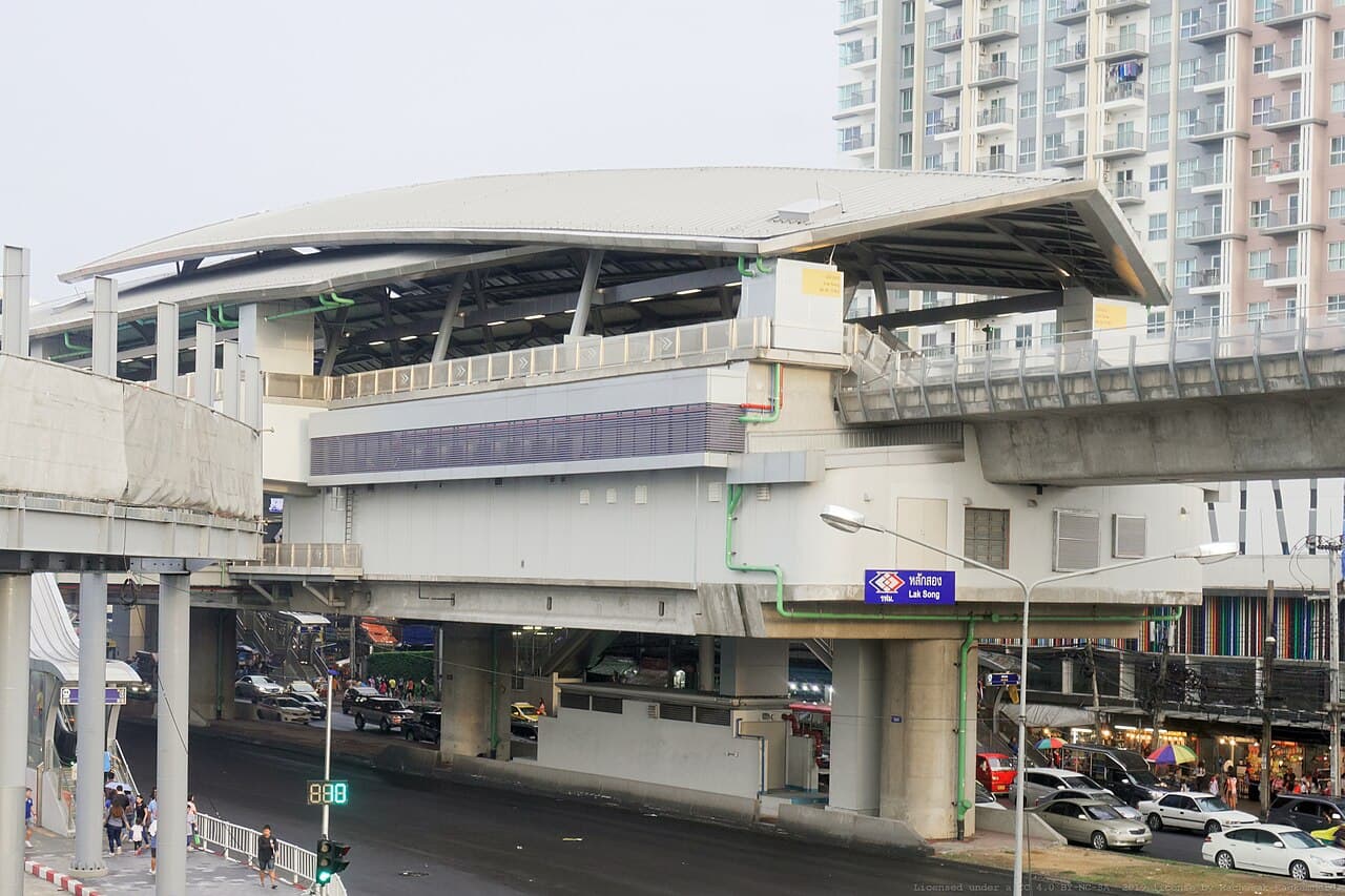 Tao Poon MRT Station