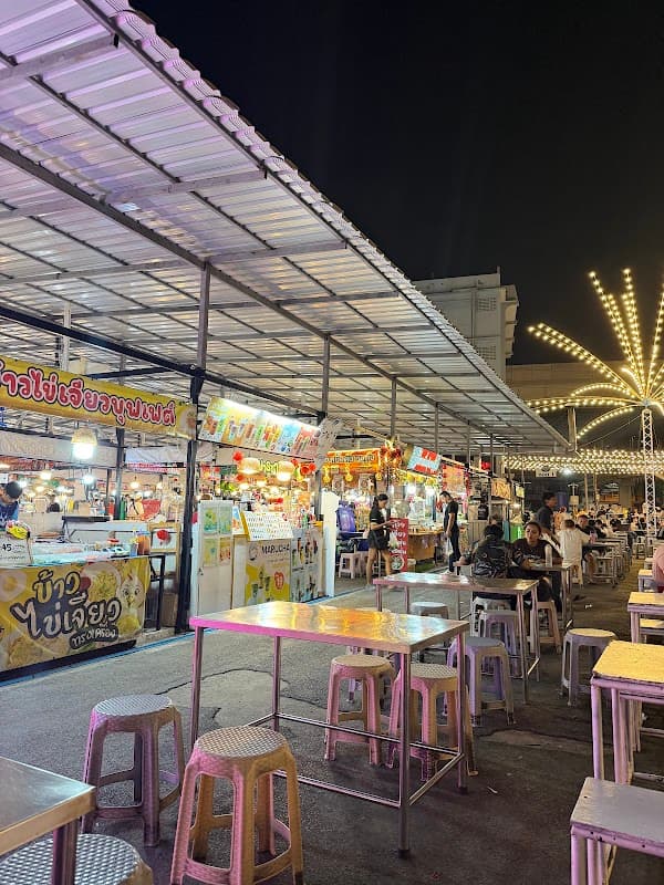 Indy Market Dao Khanong 3