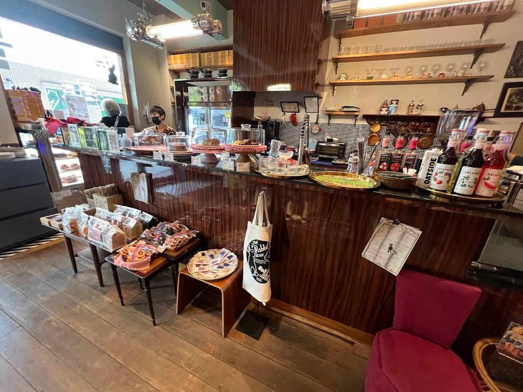 Central Village Outlet 3