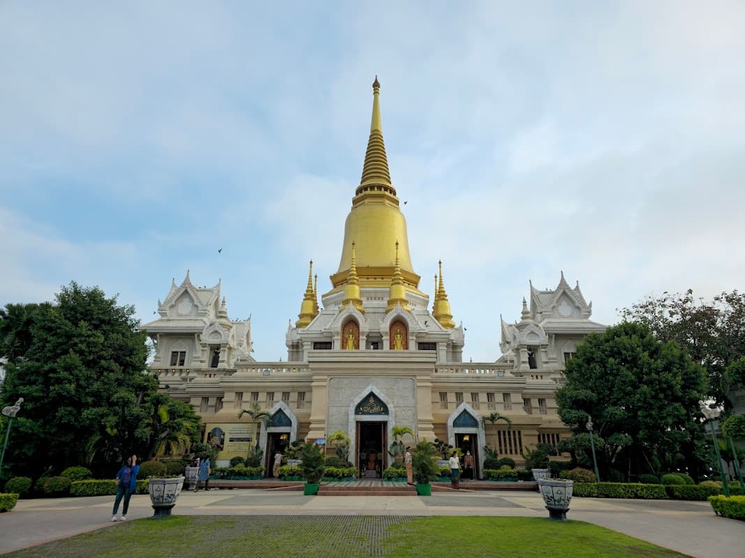 Wat Tako Luang Pho Ruay
