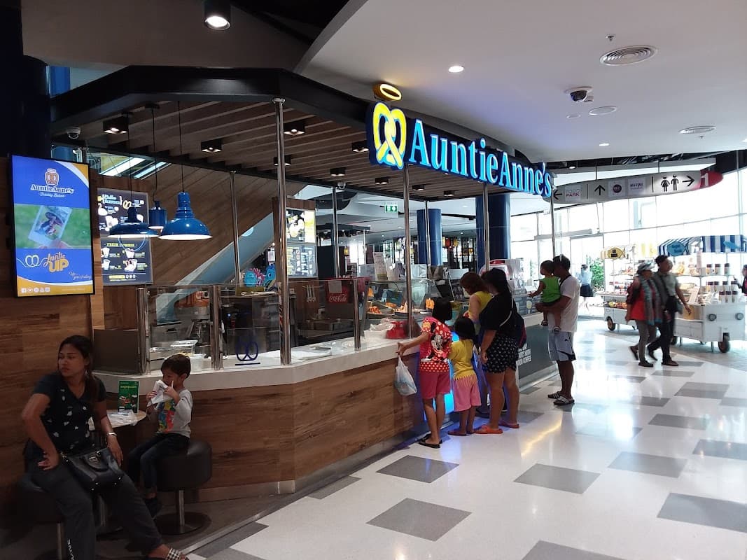 Central Marina Outlet