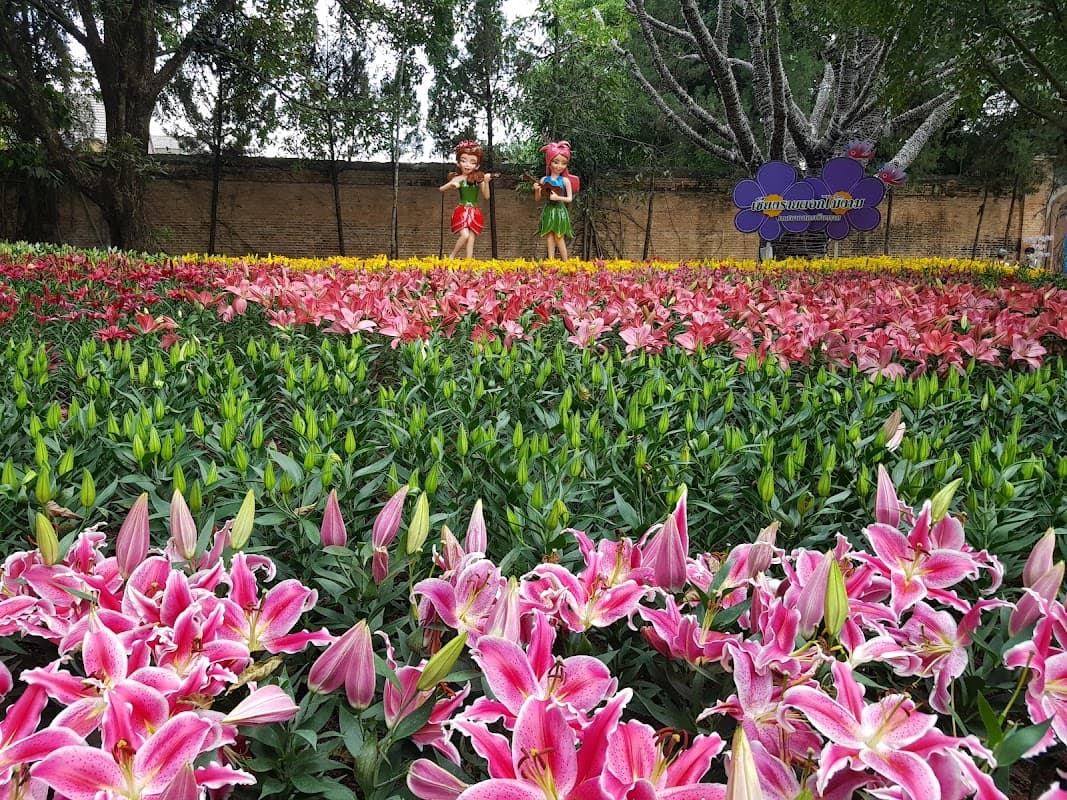 75 Anniversary Flag and Lamp Park 3