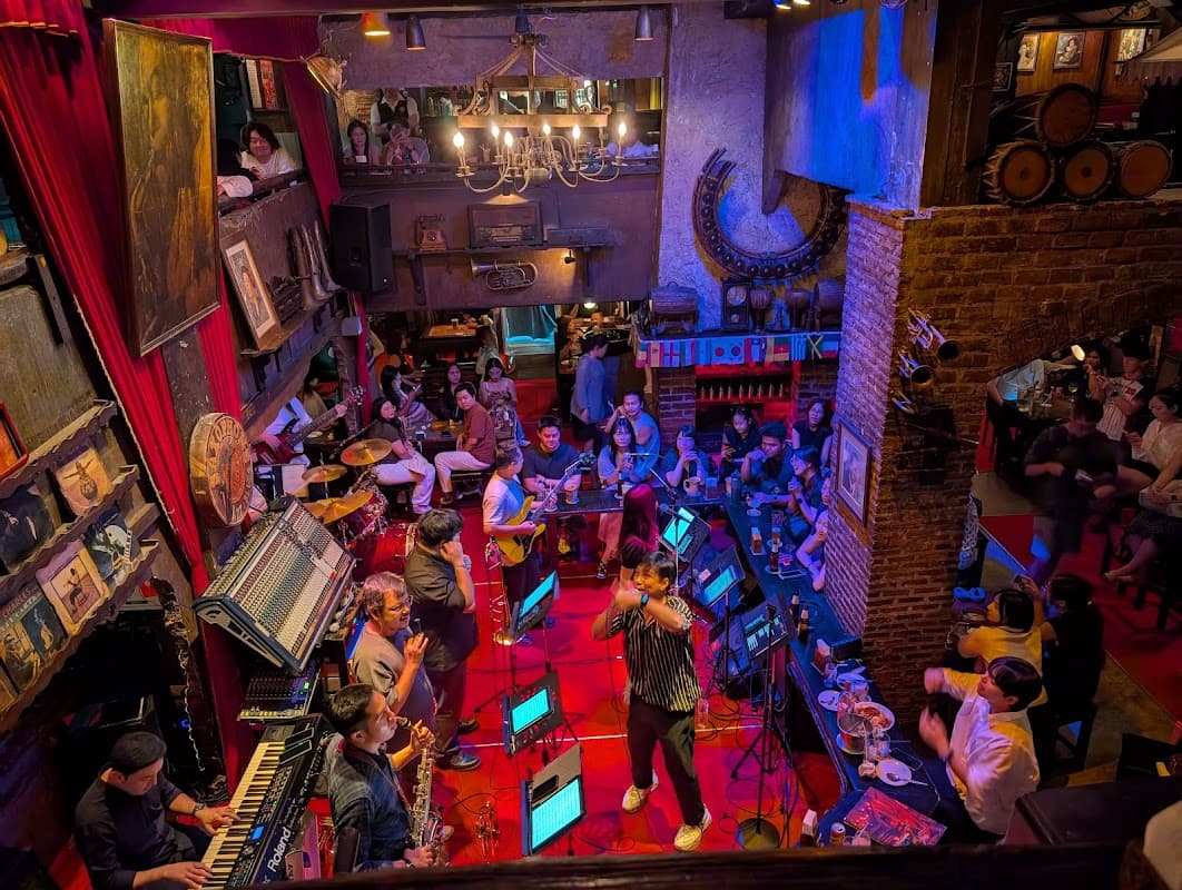 Saxophone Pub & Restaurant 3